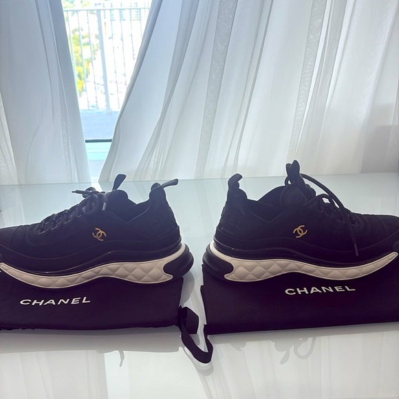 CHANEL 2025 collection suede black sneakers. - Picture 5 of 10